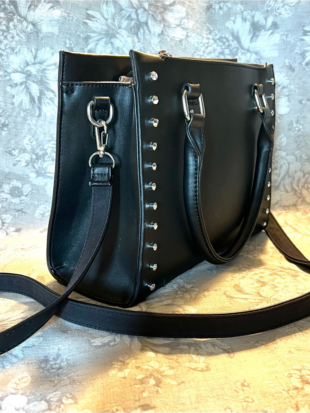 Edgy Chic Black Denver Hayes Studded Satchel Crossbody Handbag 🖤 - Picture 6 of 9